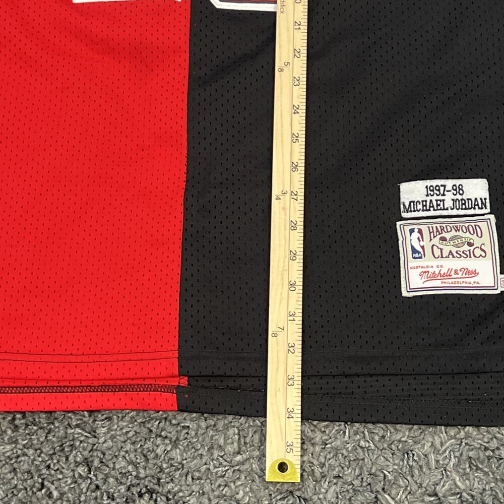 Mitchell & Ness Chicago Bulls Michael Jordan #23 Hardwood Classics Jersey XXL - Picture 3 of 12
